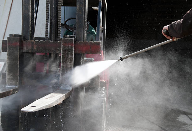 Best Garage Pressure Washing  in Sunnyside, WA